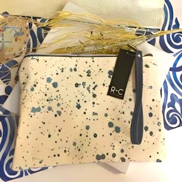 "Elevate Your Beauty: Ruby+Cash Makeup Pouch & TIGI Powder Foundation Duo" 💄✨ - Picture 10 of 10